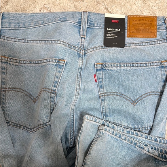Levi's women’s dad baggy Jeans in Light Blue - Picture 4 of 4